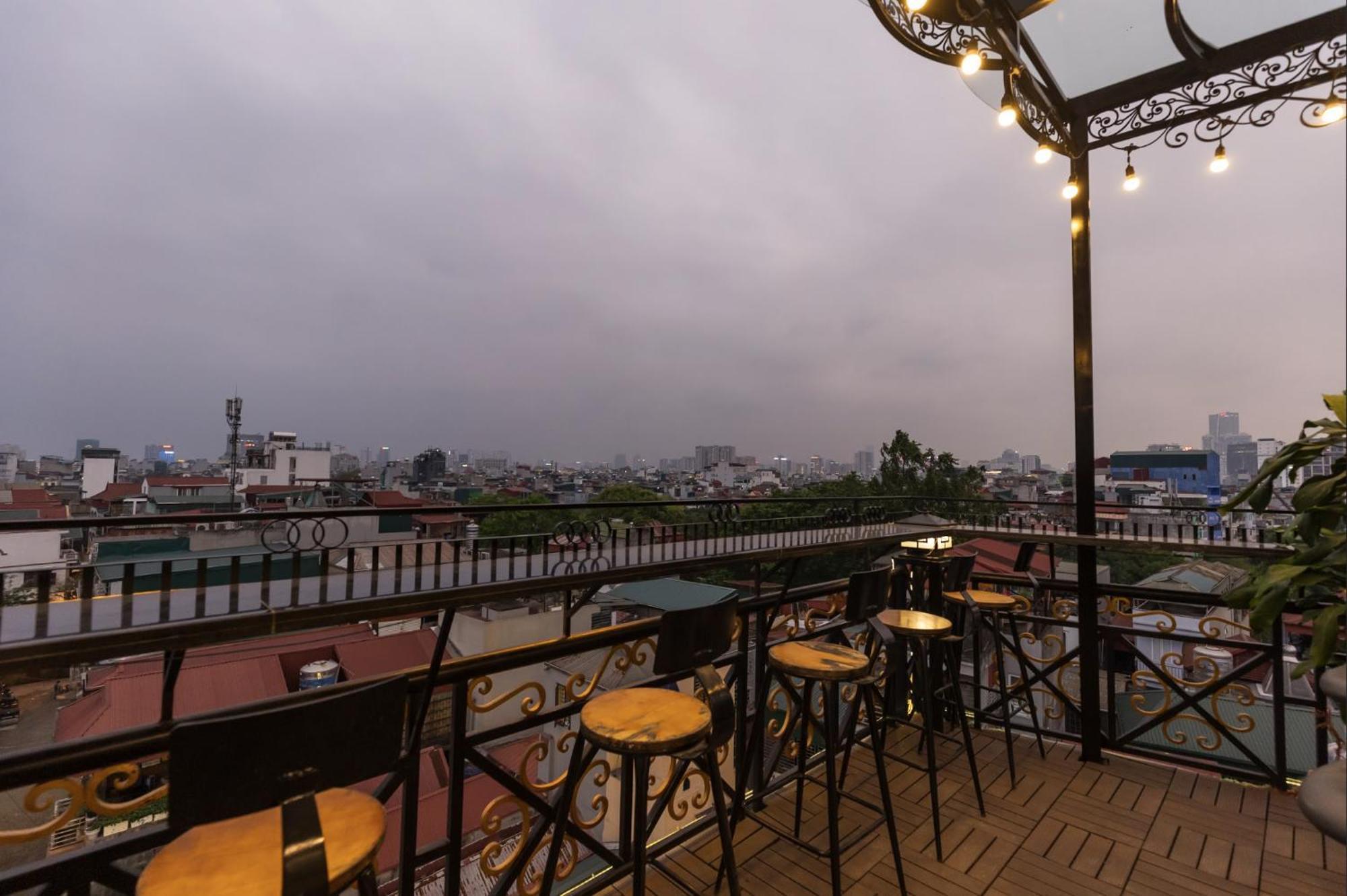 Light House & Rooftop Hanoi Buitenkant foto
